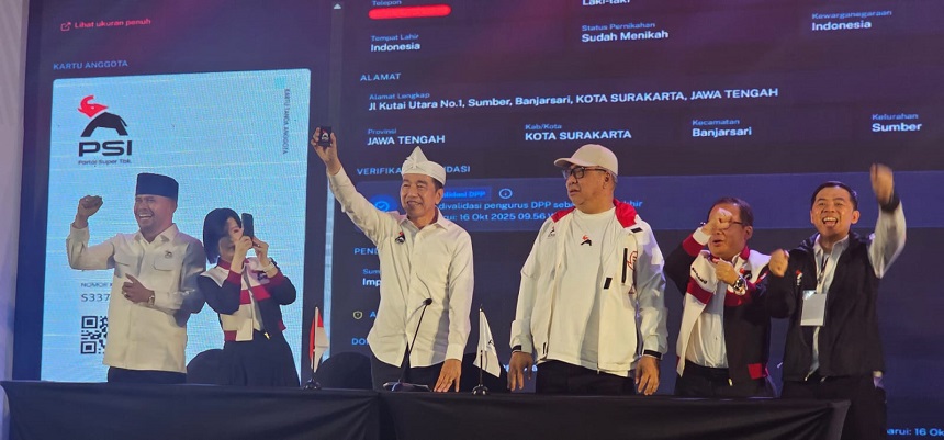 Jokowi Pamerkan Kartu Anggota PSI