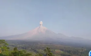 Gunung Semeru Kembali Erupsi, Letusannya Setinggi 1.300 Meter, Warga Diminta Waspada 