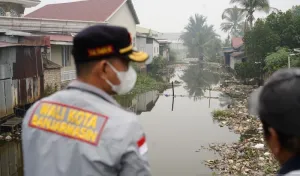 Pemkot dan Polresta Banjarmasin Bersihkan Sampah Sungai Pemurus