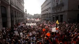 Ribuan Warga Madrid Demo Bela Nenek 87 Tahun yang Diusir dari Rumahnya