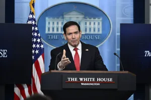 Trump Kaji Dampak Sanksi Russia di Tengah Gejolak Energi