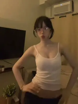 Kunjungi akun @shobebadobee di TikTok