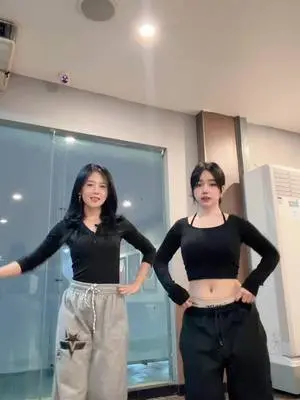 Kunjungi akun @amoyycntip di TikTok