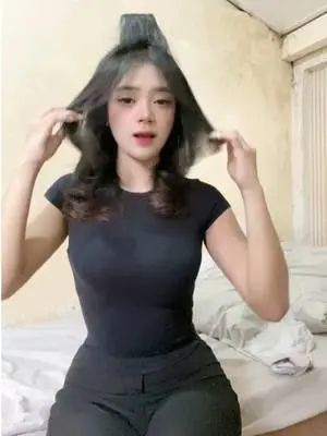 Kunjungi akun @eliane.vie di TikTok