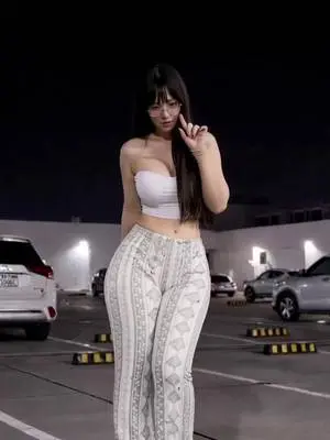 Kunjungi akun @amiiaaarrw di TikTok