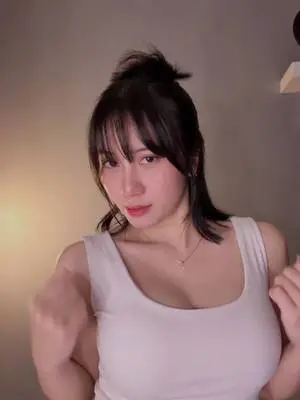 Kunjungi akun @laraskinandaaa di TikTok