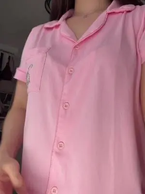 Kunjungi akun @flfychm di TikTok