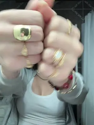 Kunjungi akun @thalia.la.goat di TikTok