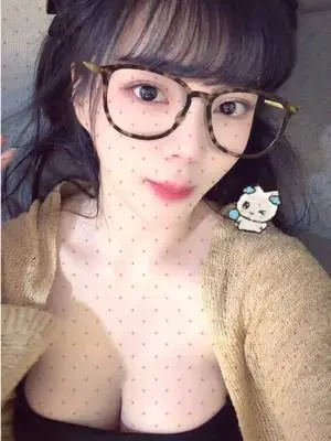 Kunjungi akun @monicalatte_ di TikTok