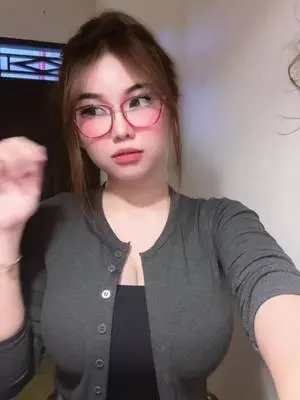 Kunjungi akun @ainyrchh di TikTok