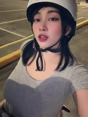 Kunjungi akun @chantelleee021 di TikTok