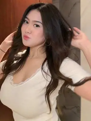 Kunjungi akun @billaazz di TikTok