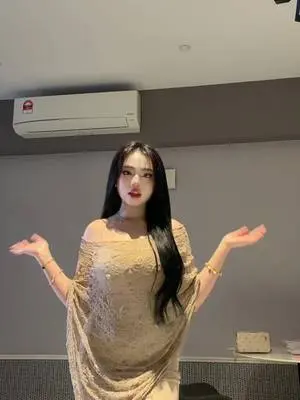 Kunjungi akun @cshllqq di TikTok