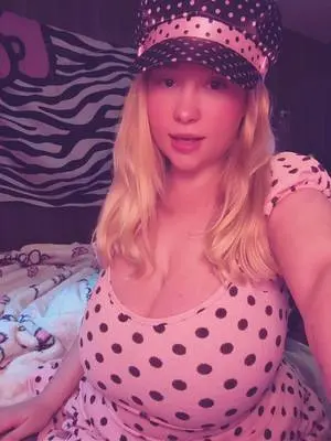 Kunjungi akun @lillyanne325 di TikTok