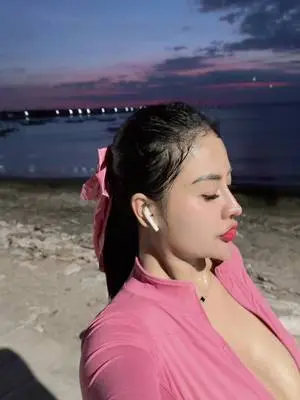Kunjungi akun @tavisya91 di TikTok