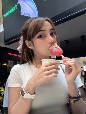 Kunjungi akun @shelsshaf di TikTok