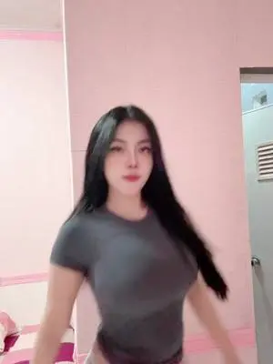 Kunjungi akun @bebyy_el di TikTok