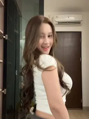Kunjungi akun @yijennie di TikTok