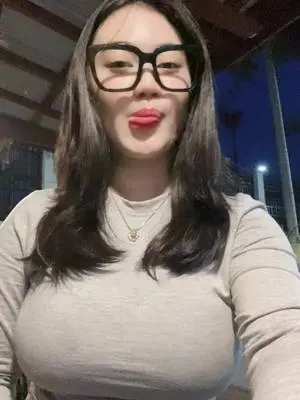 Kunjungi akun @aliasyourtype di TikTok
