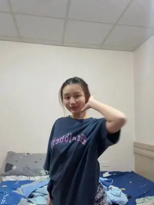 Kunjungi akun @cclaraav di TikTok