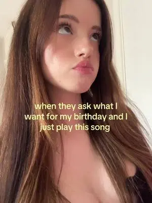 Kunjungi akun @nevebellamy di TikTok