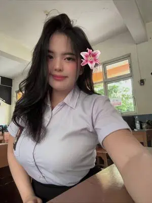 Kunjungi akun @elilyy04 di TikTok