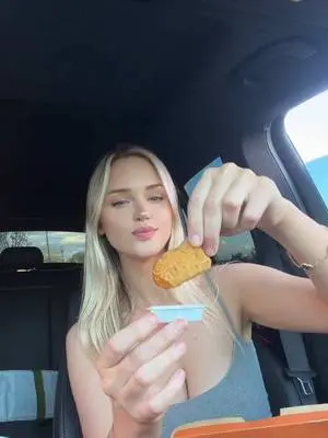 Kunjungi akun @tanarain di TikTok