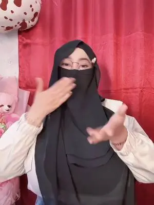 Kunjungi akun @vitagemoye di TikTok