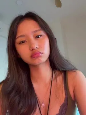 Kunjungi akun @kiraakiraxo di TikTok