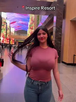 Kunjungi akun @strawberrytabby di TikTok