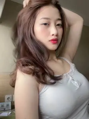 Kunjungi akun @ch4mpagnemom di TikTok