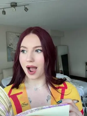 Kunjungi akun @notpolishprincess di TikTok