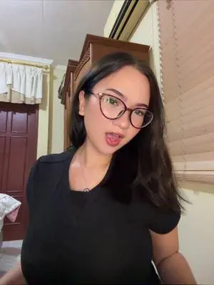 Kunjungi akun @oliviapaytenn di TikTok