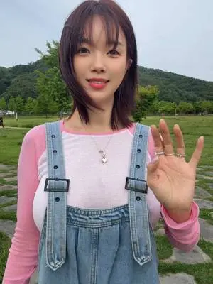 Kunjungi akun @simbizbiz di TikTok