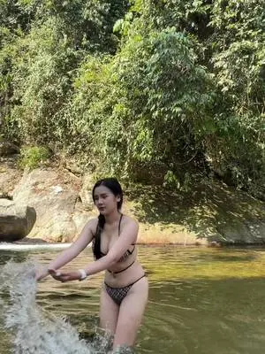 Kunjungi akun @c.chompoohh di TikTok