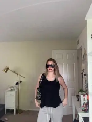 Kunjungi akun @notsofya di TikTok