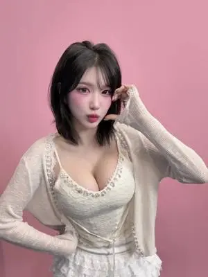 Kunjungi akun @jinii_o.o di TikTok