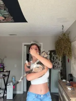 Kunjungi akun @urmomsgoofygoober di TikTok