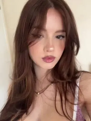 Kunjungi akun @nevebellamy di TikTok