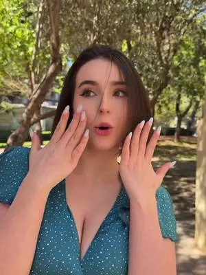 Kunjungi akun @joysuzanna_ di TikTok