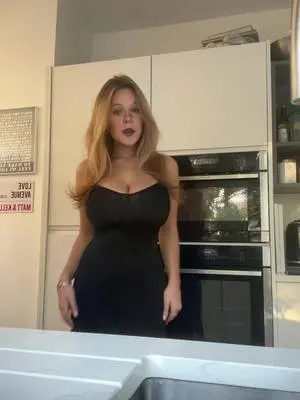 Kunjungi akun @livlaughlovebleh di TikTok
