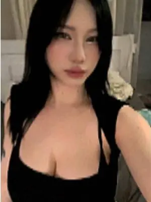 Kunjungi akun @theasies di TikTok