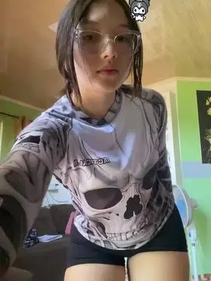 Kunjungi akun @dalicarol.g di TikTok