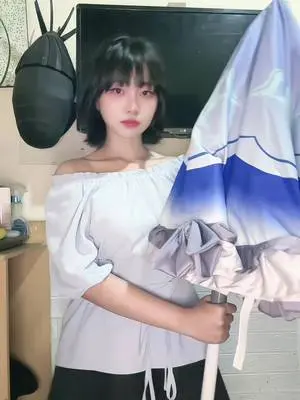 Kunjungi akun @mimiroraring di TikTok