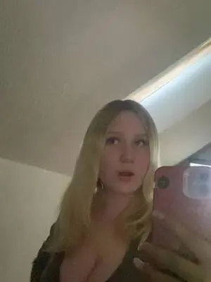 Kunjungi akun @finja_359_ di TikTok