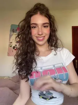 Kunjungi akun @isaabeep di TikTok