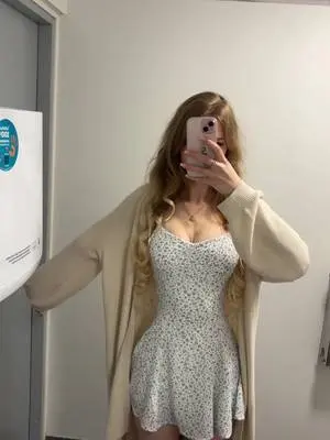Kunjungi akun @eviieo di TikTok