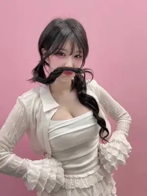 Kunjungi akun @jinii_o.o di TikTok