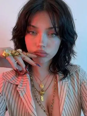 Kunjungi akun @mayariivelle di TikTok