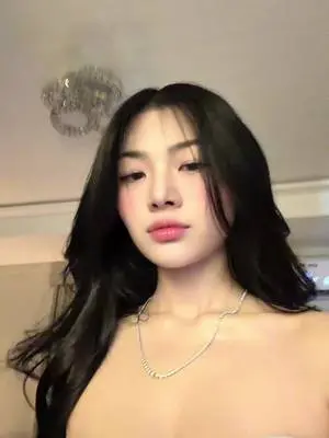 Kunjungi akun @carolineyonson di TikTok